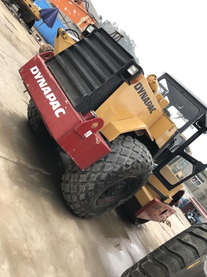 2010 वर्ष 92kw 12ton डायनापैक CA30D ओल्ड रोड रोलर 0