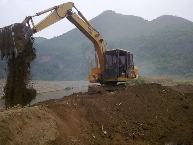 2002 वर्ष 80.3kw 0.5cbm बकेट E120B कैट एक्सकेवेटर का इस्तेमाल किया 0